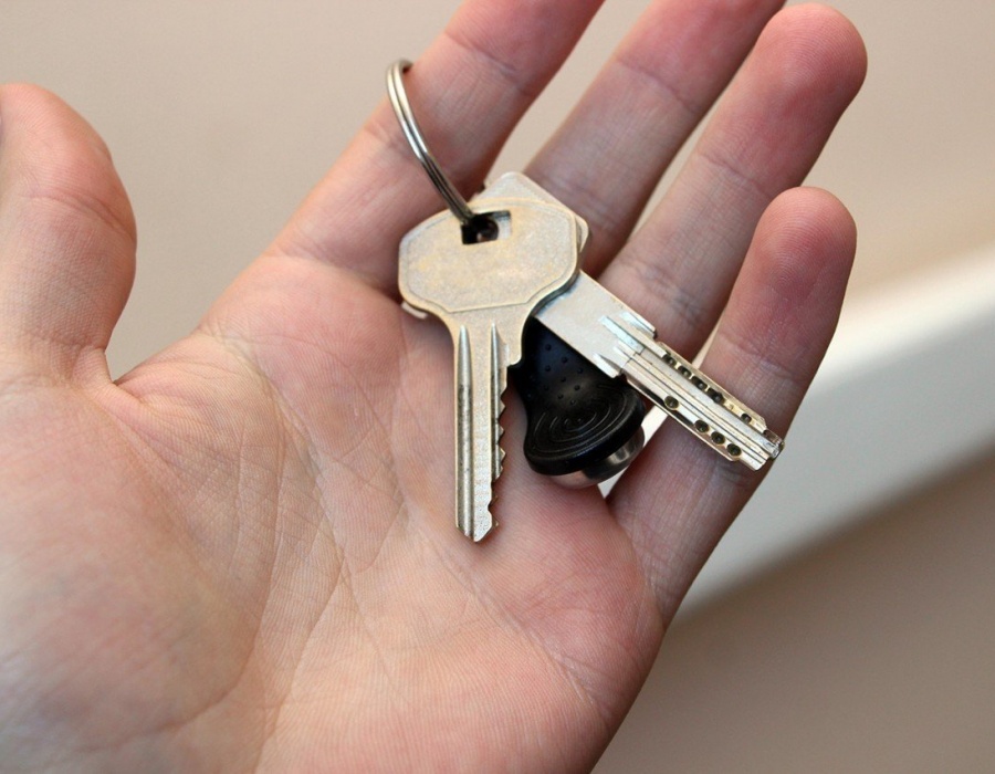 Как изготовить дубликат ключа в домашних условиях своими руками | Ключ, Зажимы для бумаги, Руки